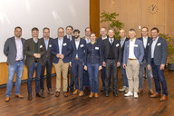 Gruppenfoto mit 14 Personen im Großen Hörsaal in Göttingen